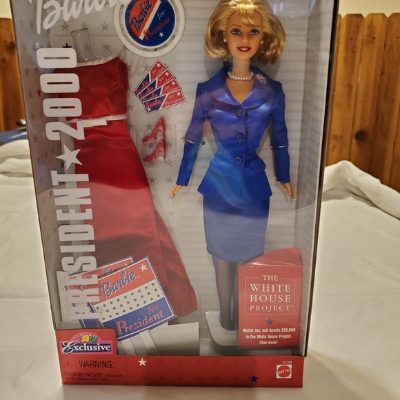 2000 Barbie for President - Picture 1 of 2